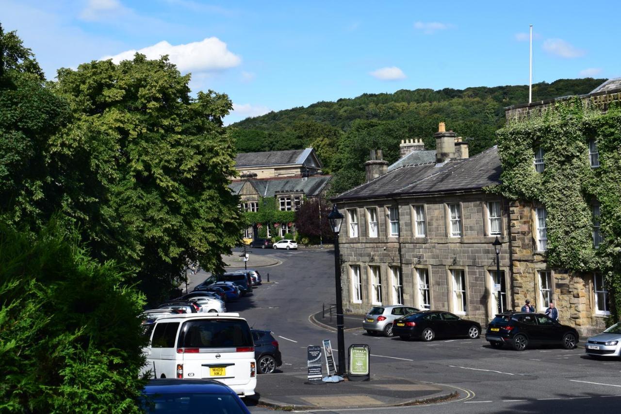 The Buxton Retreat A Luxurious 3-Storey Townhouse With Four Poster Bed And Double Jacuzzi Bath" Exterior photo
